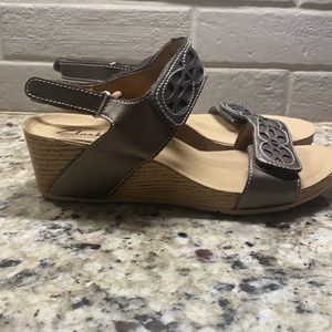 Clarks bendable Sandals
